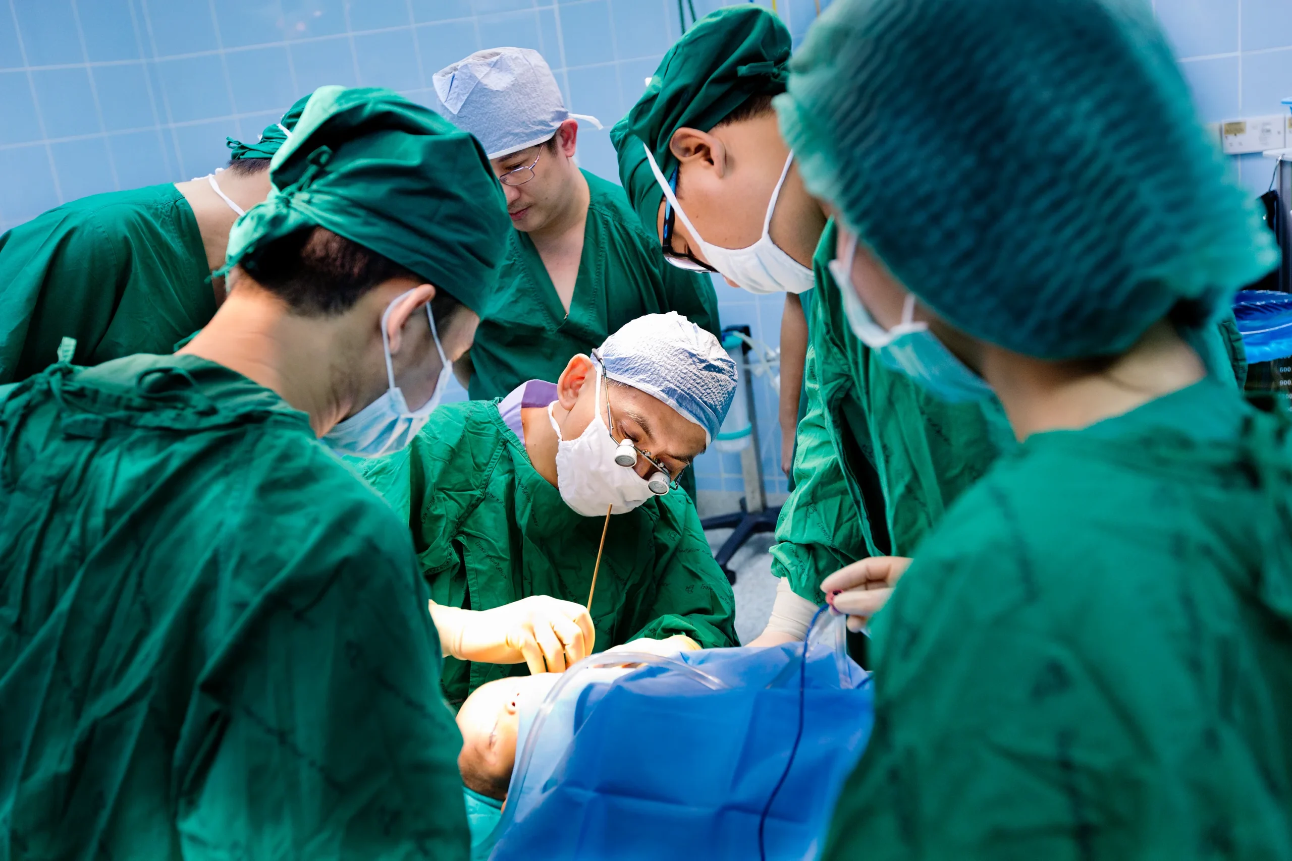 สนับสนุนอุปกรณ์ และเวชภัณฑ์